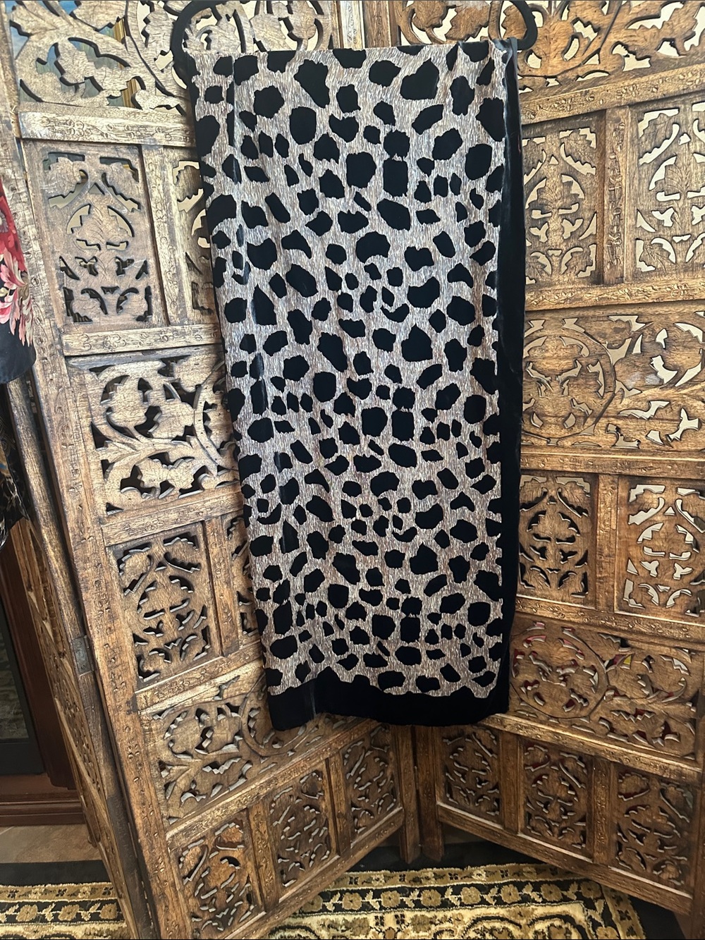 Source Unknown Black and Taupe Animal Print Scarf Wrap new without tags